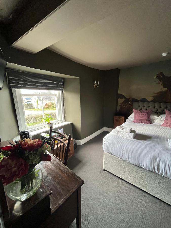 Hotel The Kings Arms à Didmarton Extérieur photo