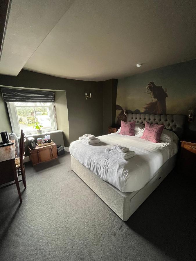 Hotel The Kings Arms à Didmarton Extérieur photo