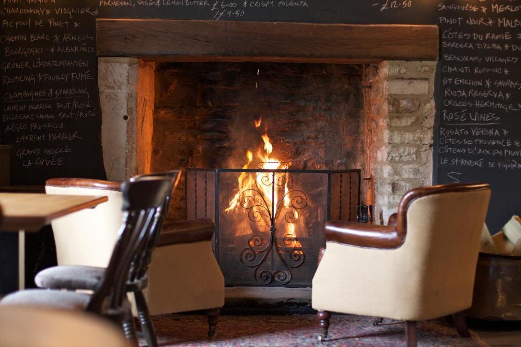 Hotel The Kings Arms à Didmarton Extérieur photo