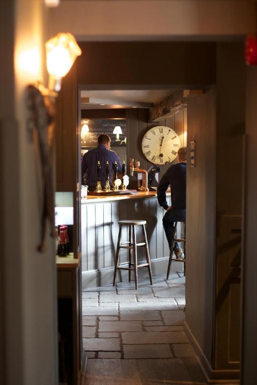 Hotel The Kings Arms à Didmarton Extérieur photo