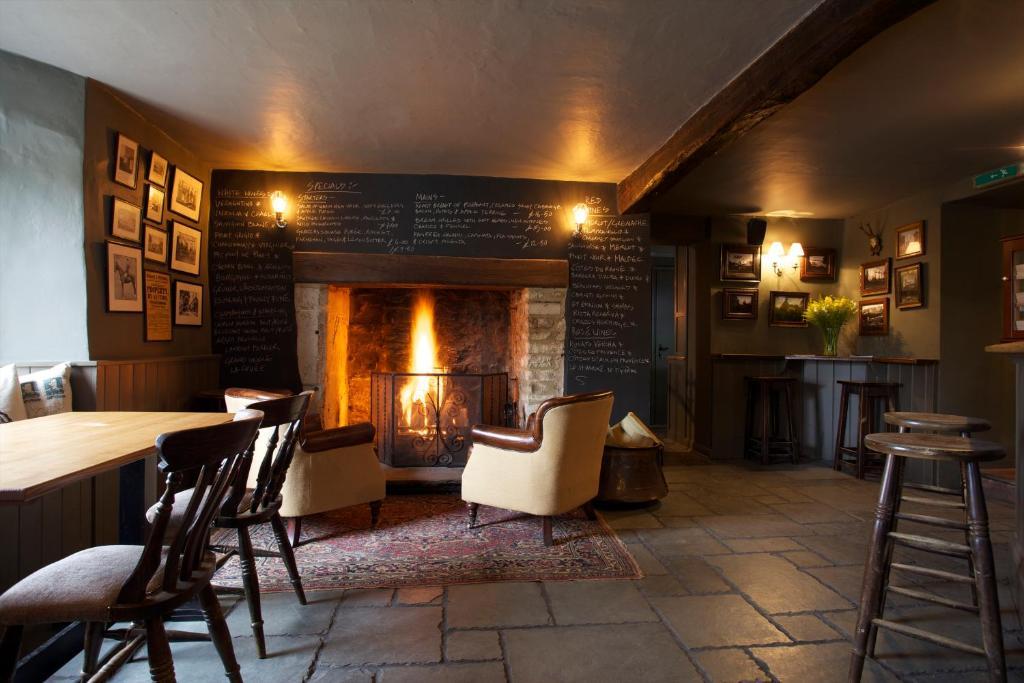 Hotel The Kings Arms à Didmarton Extérieur photo