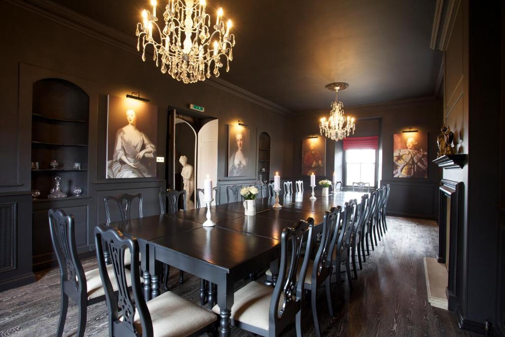 Hotel The Kings Arms à Didmarton Extérieur photo