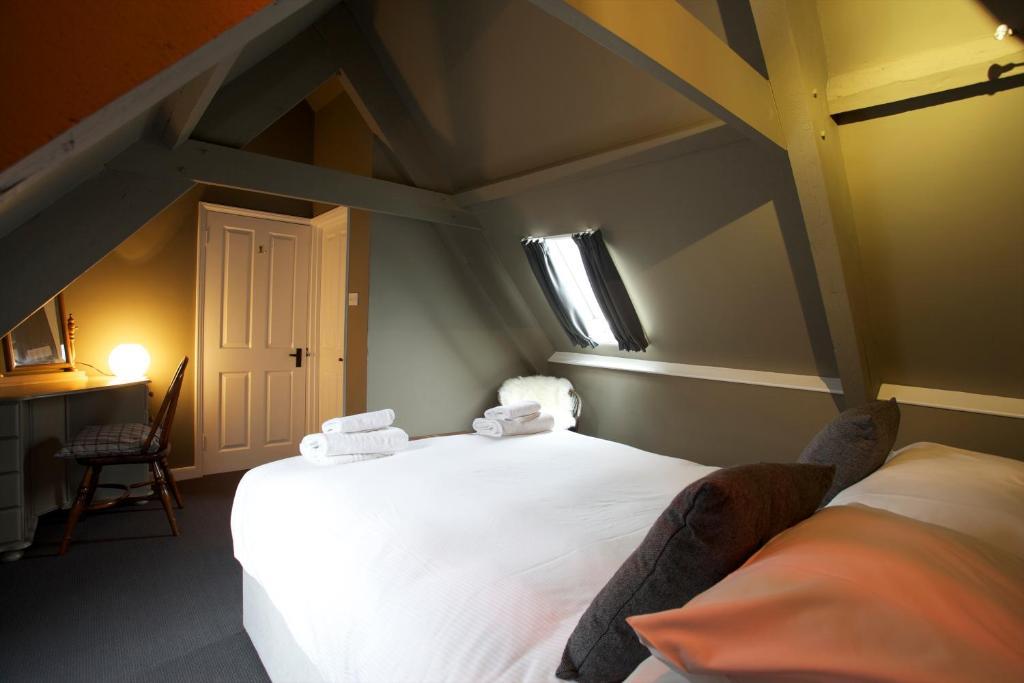 Hotel The Kings Arms à Didmarton Chambre photo