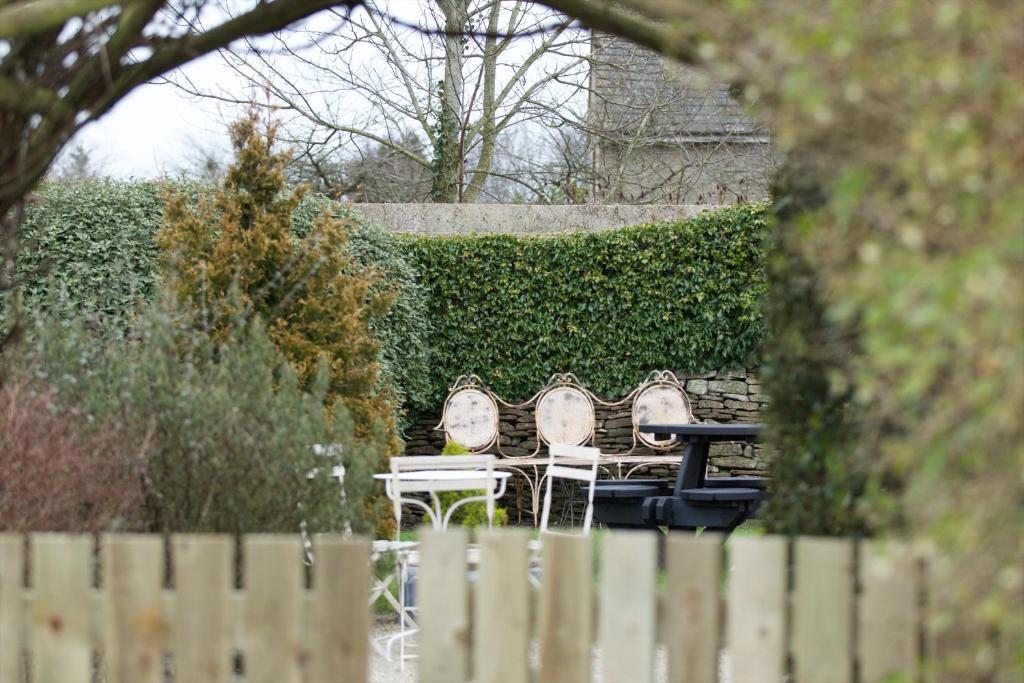 Hotel The Kings Arms à Didmarton Extérieur photo